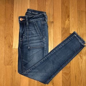 Frayed ankle stretch jeans